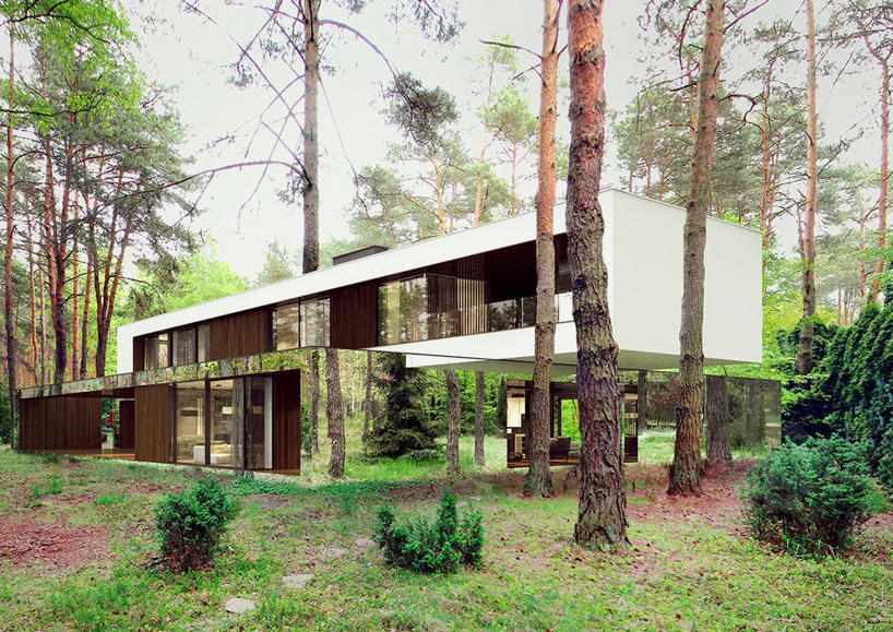 reform-architekt-marcin-tomaszewski-refelctive-mirror-izabelin-house-2-designboom-03
